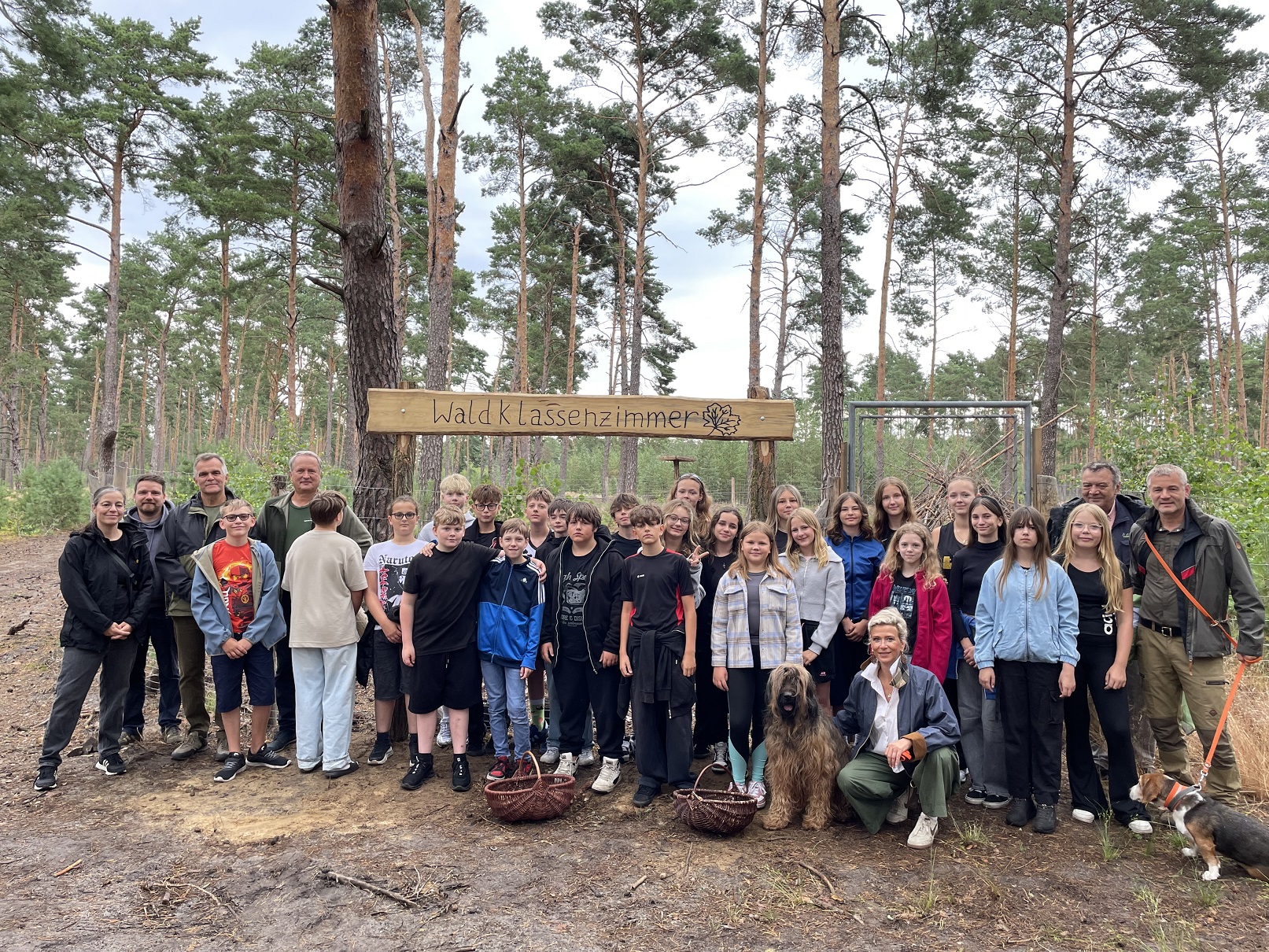 20260707 Waldklassenzimmer Prieros Einweihung Klasse6 und Projektunterstuetzer